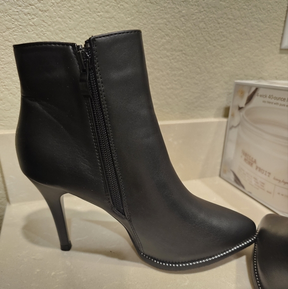 Brand New Cut Out Closed Toe Heeled Ankle Boots - Picture 10 of 14